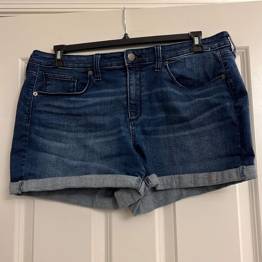 Universal Thread ladies shorts